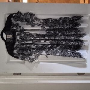 In Bloom Black and White Lace Kimono Robe